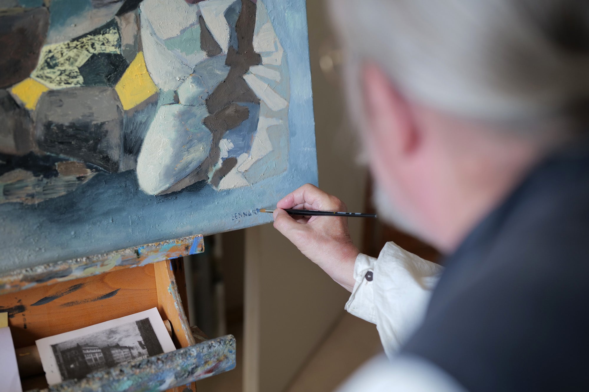 Lennart Olaussons verk i abstrakt stil, med komplexa mönster och harmoniska färgkombinationer.